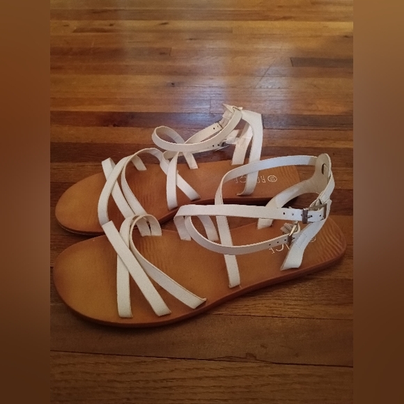 Rouge! Strapped Two buckle Sandals White - Picture 2 of 2